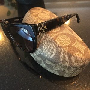 Coach sun glasses